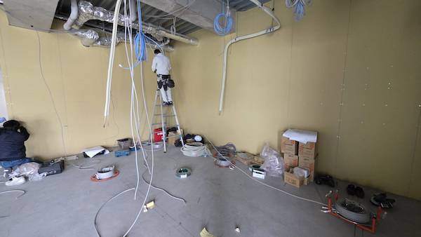 電線を通していただいています💡