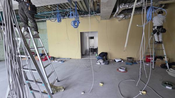 電線を通していただいています💡