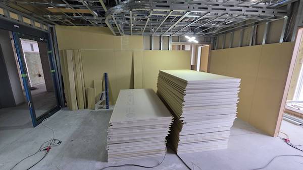 工事の進捗 👷 <br>壁ができてきて受付や待合も工事が進んでいます