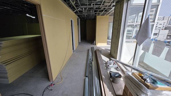 中待合から検査室に向かって