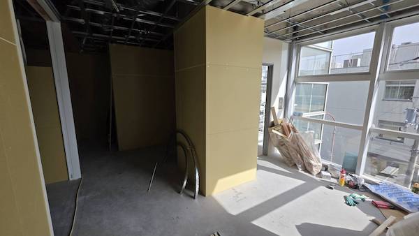 中待合から検査室に向かって