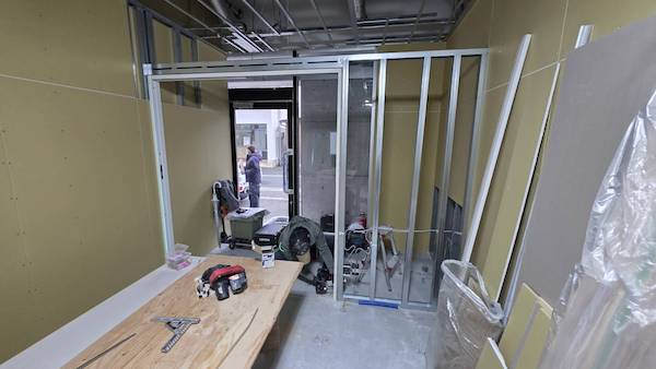工事の進捗 👷 <br>1階の診察室の様子です