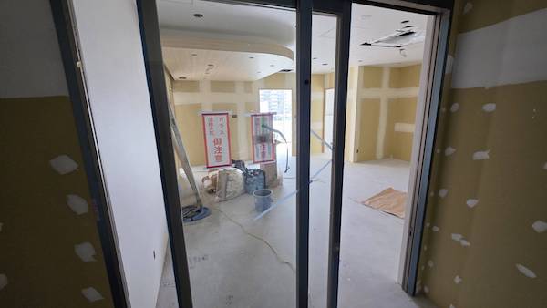 エレベーターからの入り口の様子