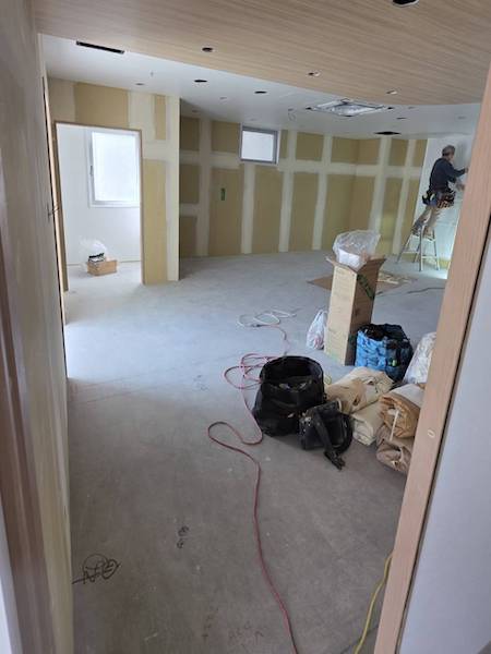 バックヤードから見た待合室の様子