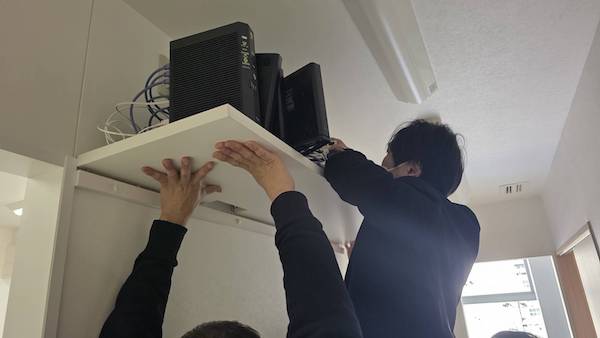 バックヤードの棚が落ちてきたハプニング